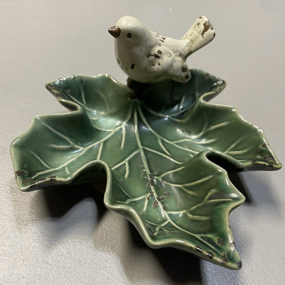 Bird on a leaf‎ ceramic trinket  dish, green & white